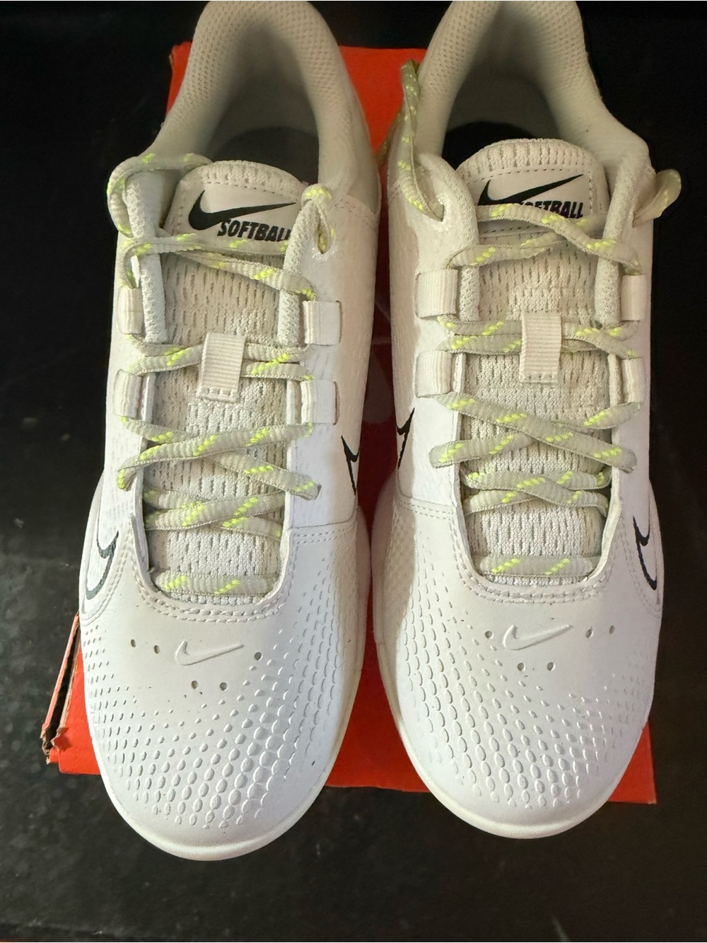 NEW in Box Nike White Softball 🥎Hyperdiamond Cleats 7.5💎 w/ Neon Yellow Accents